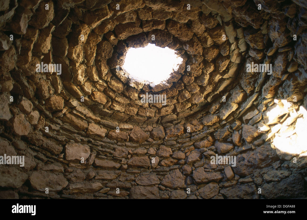 Interior del túmulo, asentamiento arqueológico de Los Millares. La