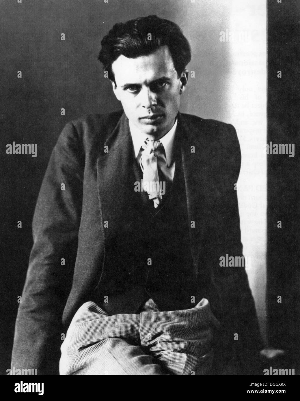 ALDOUS Huxley (1894-1963) escritor inglés sobre 1928 Foto de stock