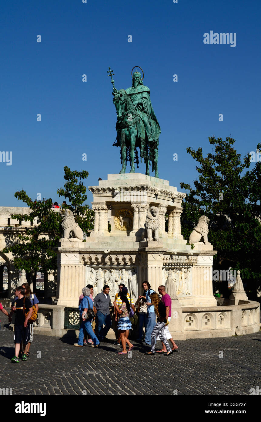 Budapest Hungría Europe Saint Stephens Rey estatua ecuestre distrito del castillo Foto de stock