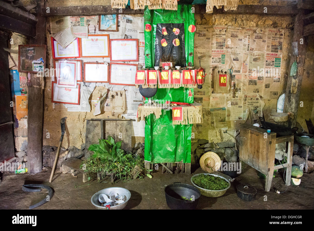 Casa Hmong flor altar espiritual , Bac Ha Lao Cai,Vietnam Foto de stock
