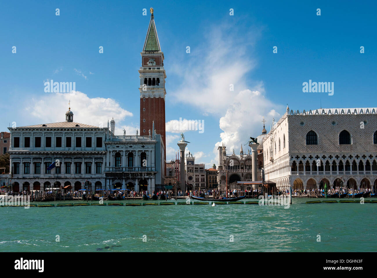 Zecca o menta, Biblioteca Nazionale Marciana Biblioteca Nacional de San Marcos, el campanile, el campanario de San Marcos Clocktower Foto de stock