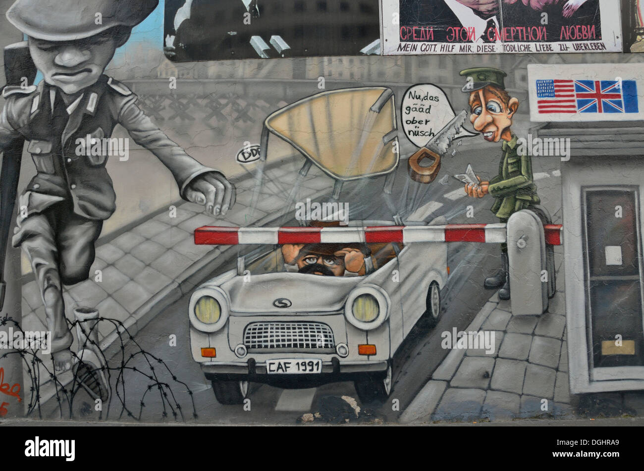 Mural sobre los restos del muro de Berlín, el East Side Gallery, Berlin-Friedrichshain, PublicGround Foto de stock