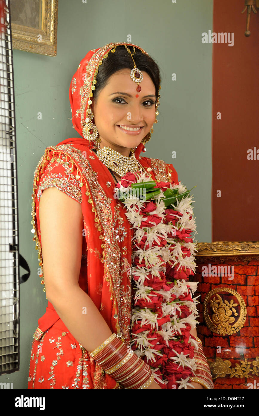 La actriz de Bollywood Zoya Khan durante el rodaje de la serie 'Mi hija' en la SJ Film studios, Bombay, Maharashtra, India Foto de stock