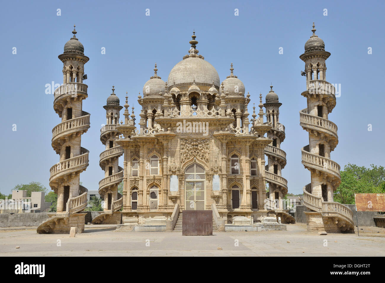 Mohabbat Maqbara Palace, el mausoleo de dos príncipes de Junagadh, mezcla de elementos de estilo Europeo e Islámico, Junagadh, Gujarat Foto de stock