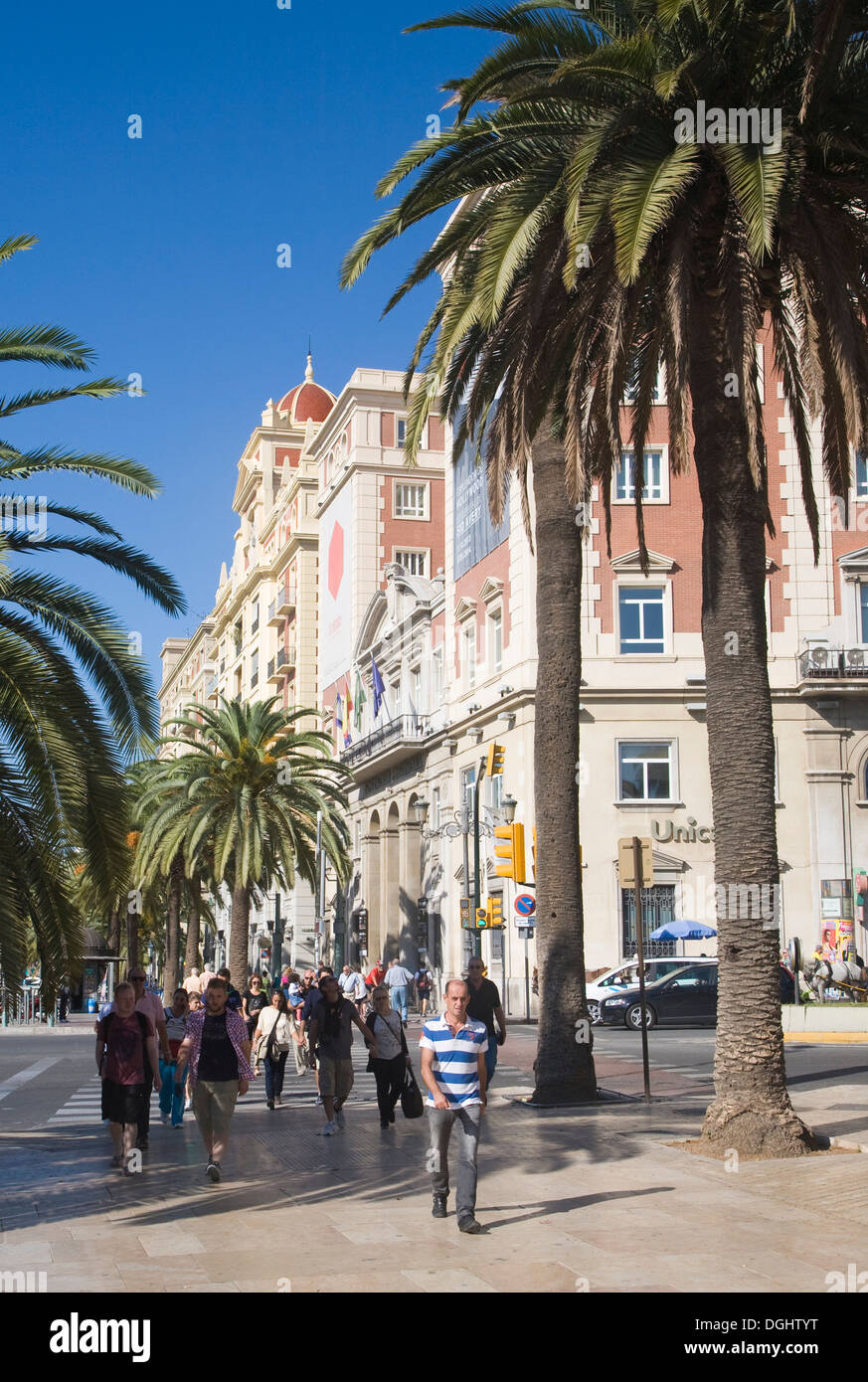 Los edificios en la Alameda Principal calle del centro de la ciudad de Málaga, España Foto de stock