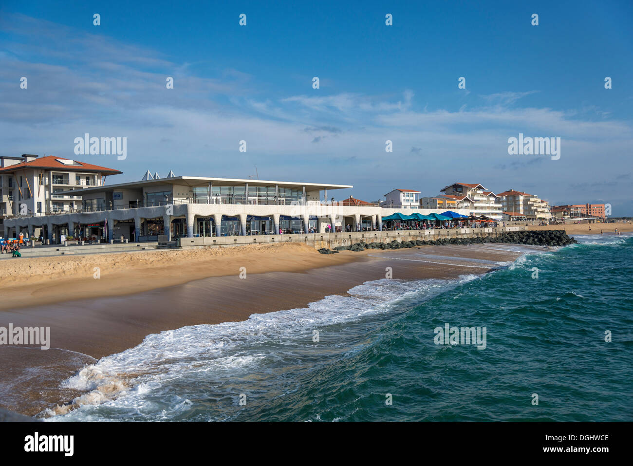 Atlantic Beach con un restaurante, cerca de Capbreton, Aquitania, Francia, Europa Foto de stock