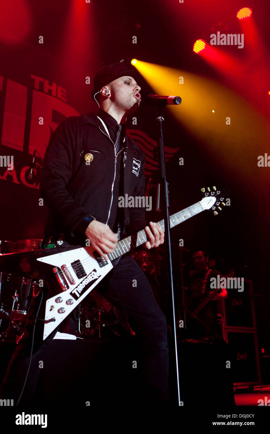 El cantante y frontman de Olly del rock italiano el fuego de la banda en vivo en el Stadthalle Sursee, Lucerna, Suiza Foto de stock