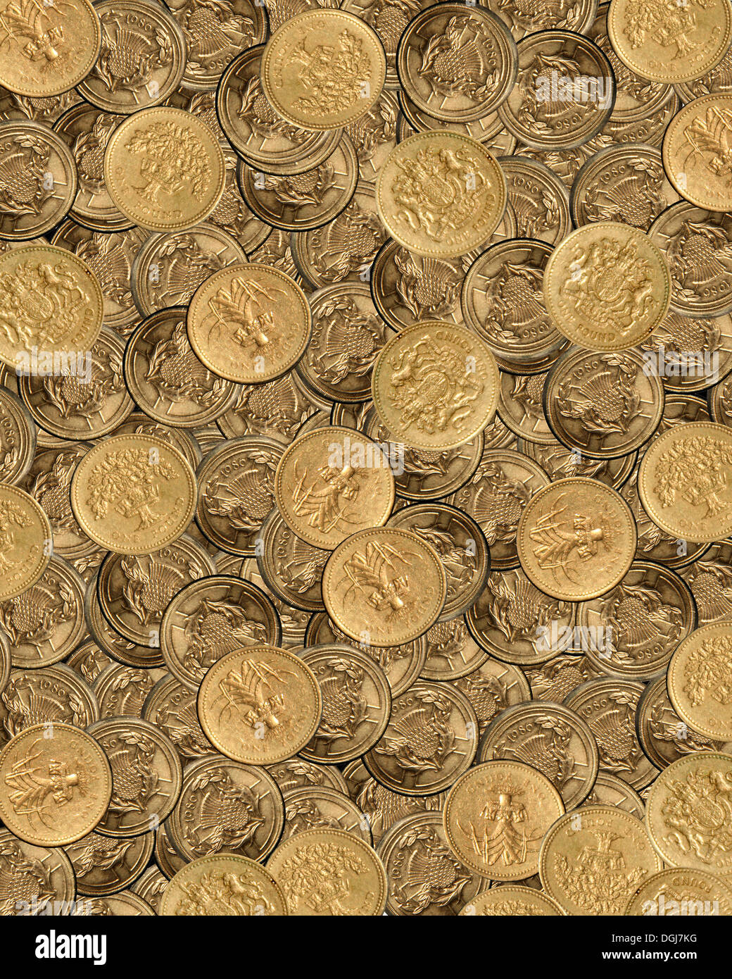 Un montón de monedas de una libra. Foto de stock