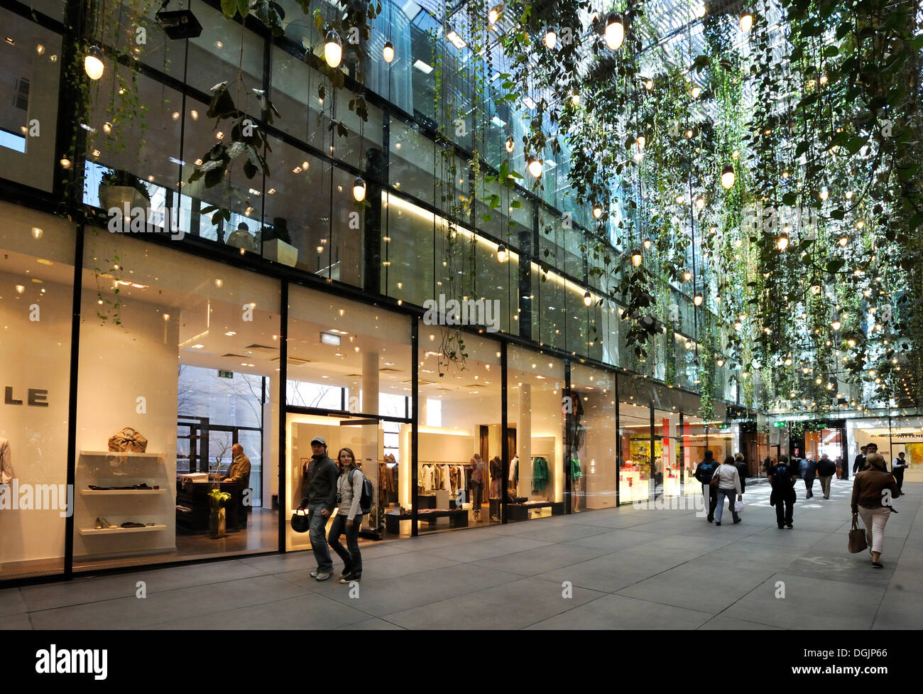 Munich shopping fotografías e imágenes de alta resolución - Alamy