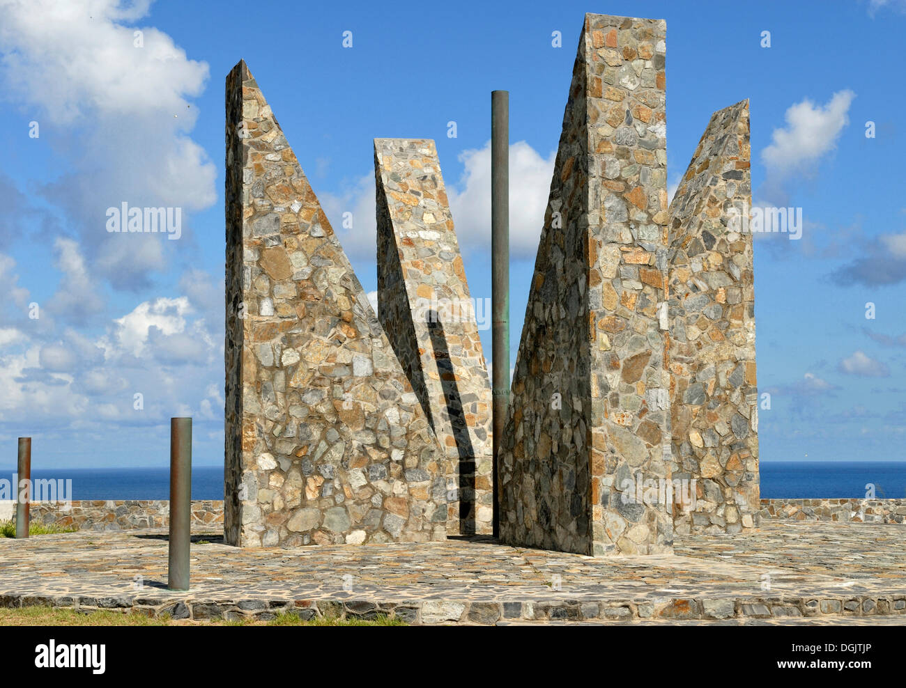 Monumento del Milenio, orientado después del sol, simbolizando la América número MM, 2000, punto Udall, en el punto más oriental de la Foto de stock