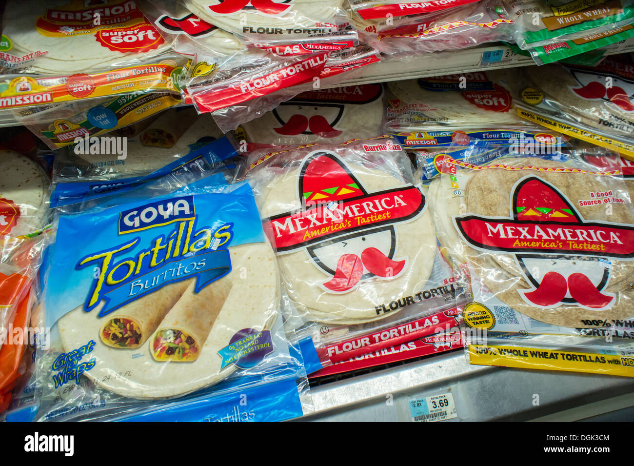 Una pantalla de tortillas mexicanas en un supermercado en Nueva York