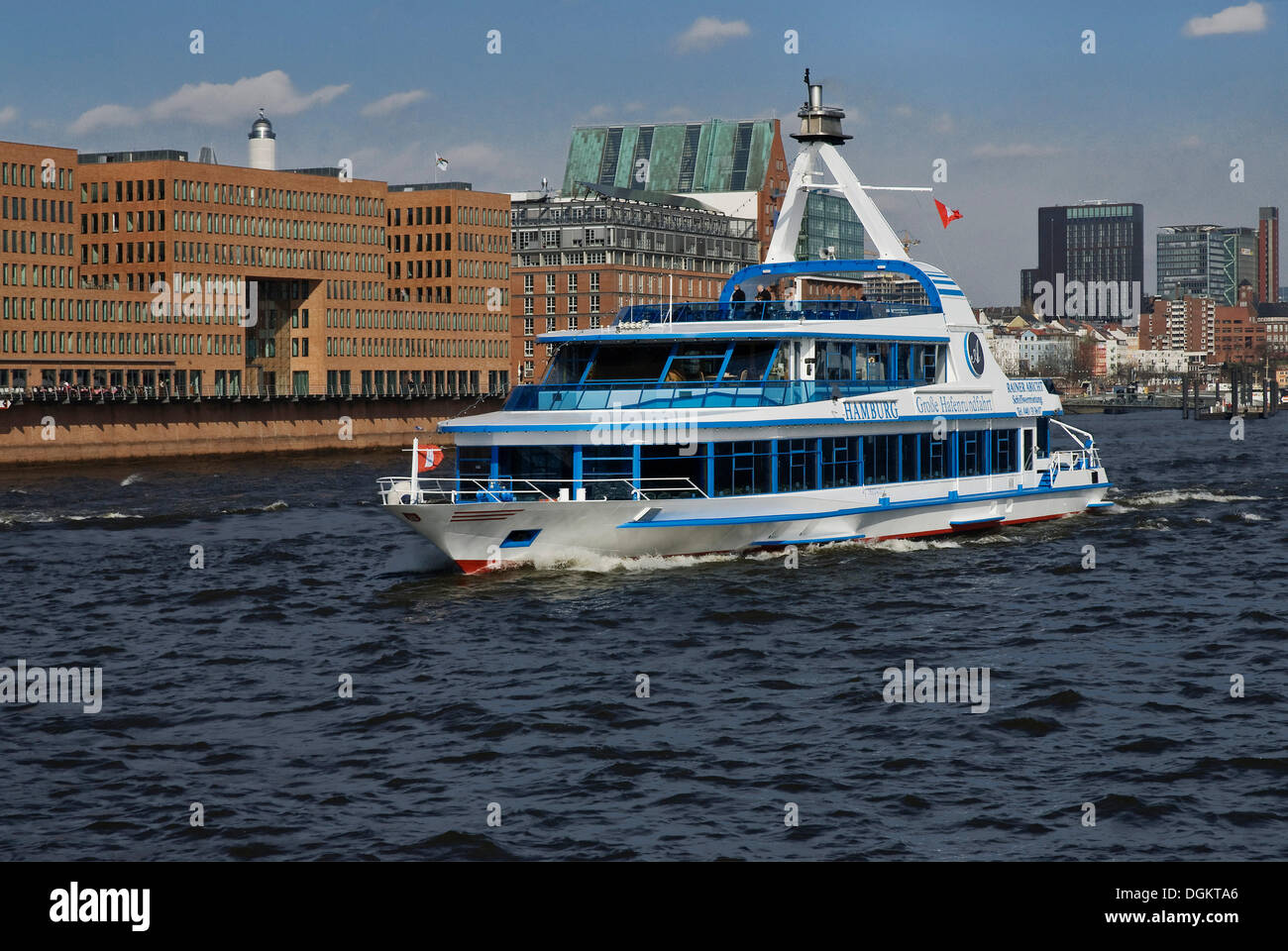 Barco en un gran crucero por el puerto, el puerto de Hamburgo, el río Elba, Hamburgo Foto de stock