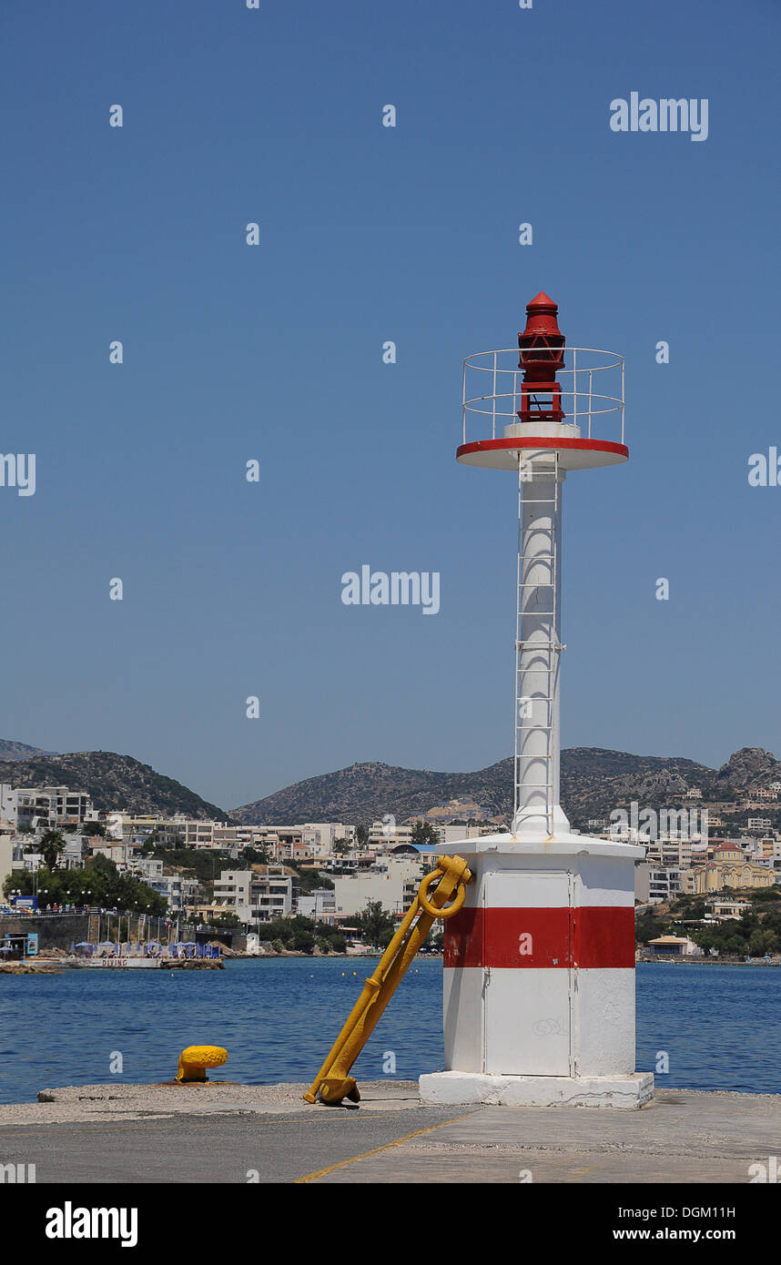 Signo náuticas, Faro, el faro, puerto de Agios Nikolaos, Creta, Grecia, Europa Foto de stock