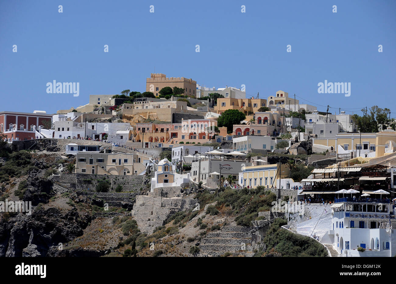 Vista de la localidad de Fira, Santorini, Grecia, Europa PublicGround Foto de stock