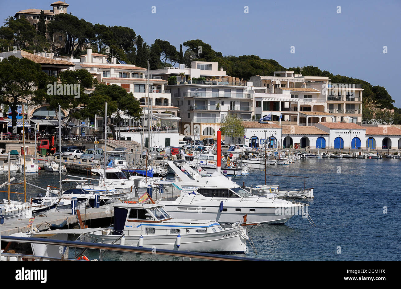Barcos en el puerto de Cala Rajada, Mallorca, Islas Baleares, España Foto de stock