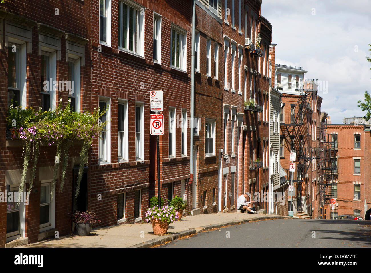 Barrio residencial en Boston, antiguas casas con escaleras de incendio, Massachussets, Nueva Inglaterra, EE.UU. Foto de stock