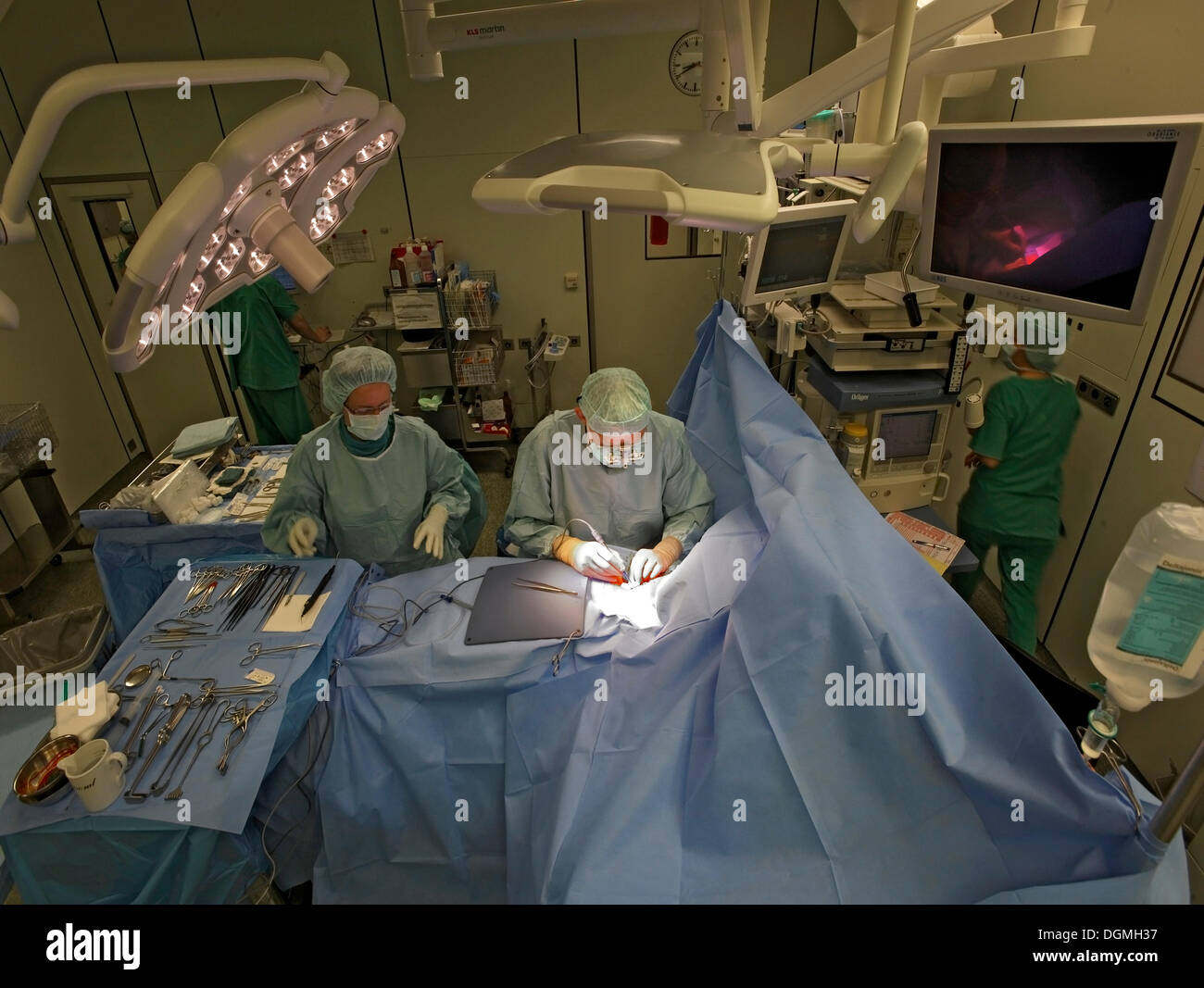 Cirugía de la arteria carótida en el hospital Klinikum Stuttgart, Stuttgart, Baden-Wurtemberg Foto de stock