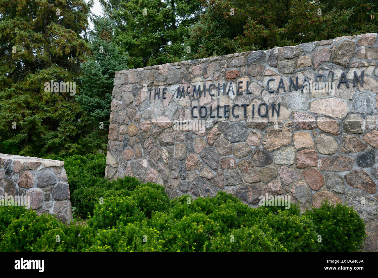 Señal de pared de granito para la colección de arte canadiense McMichael en Kleinburg Ontario Foto de stock