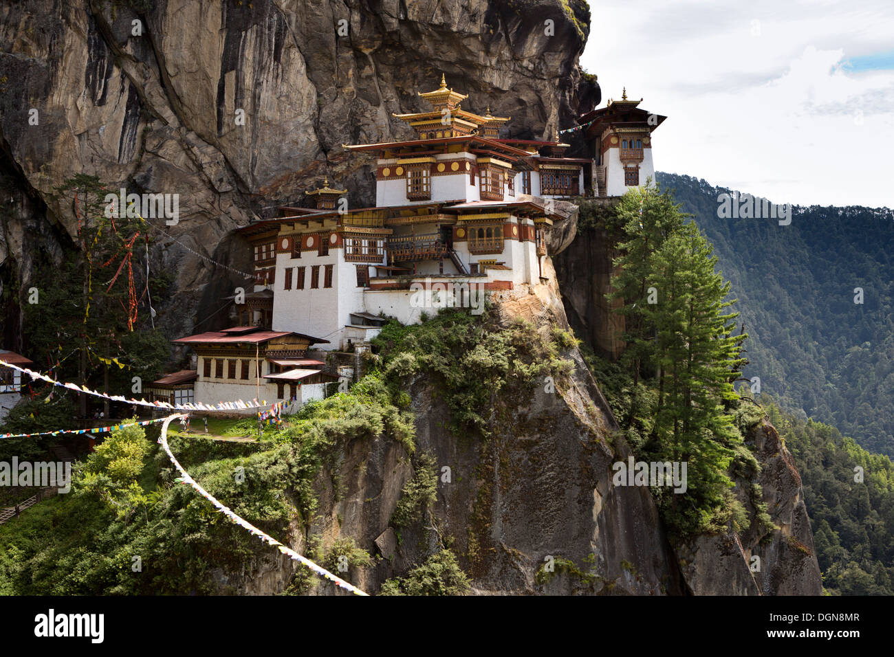 Bhután, Paro valle, Taktsang Lhakang (Tiger's Nest) monasterio aferrado al acantilado Foto de stock