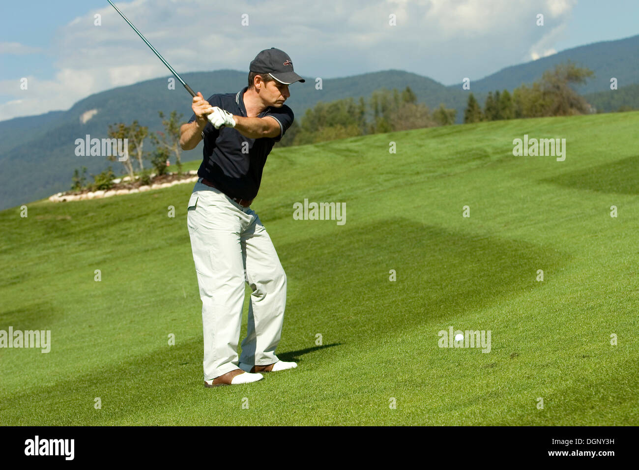 Campo de golf, golf player, Sarnonico, provincia de Trento, Italia, Europa Foto de stock