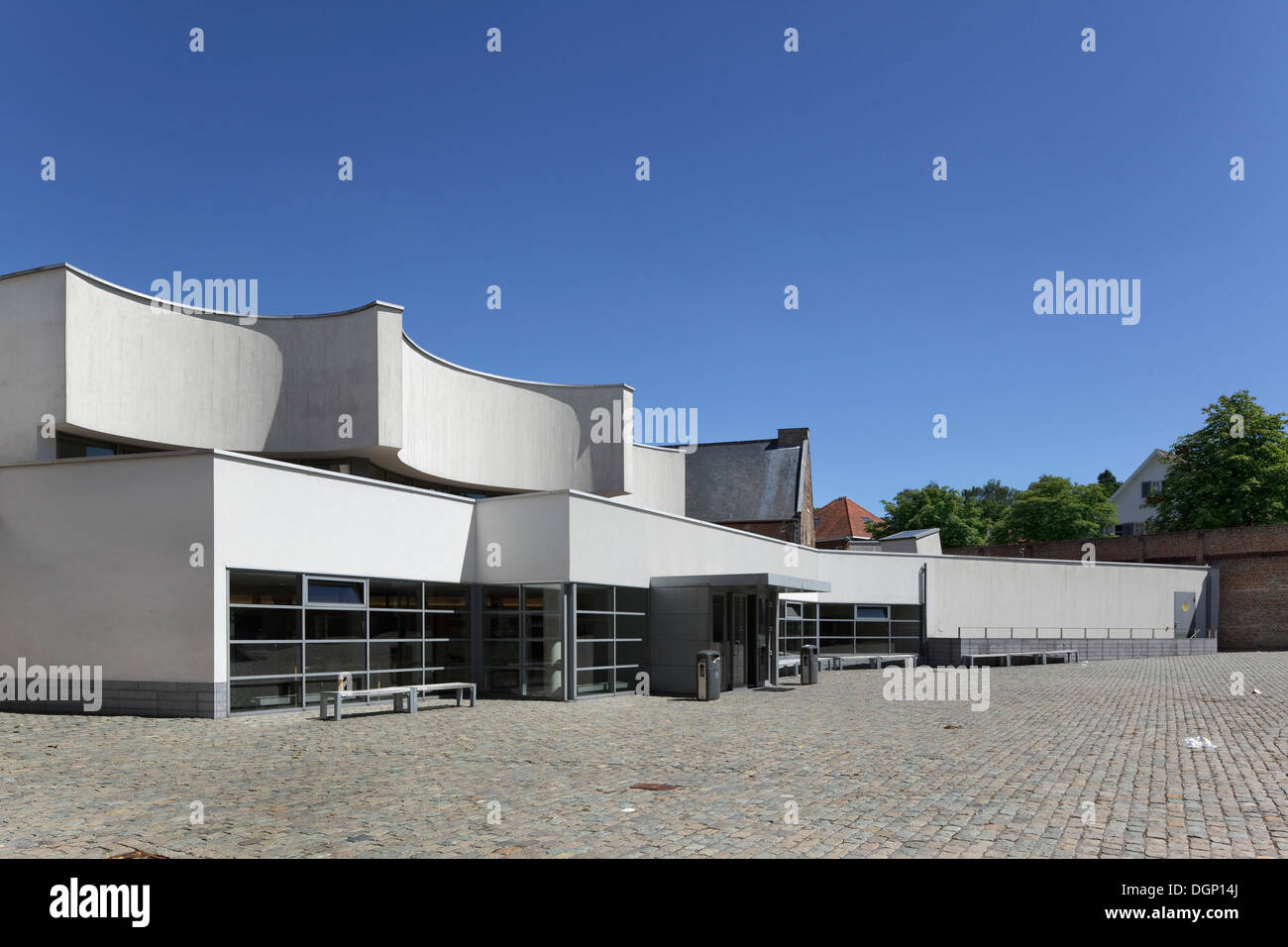 Universidad Católica de Lovaina Arenberg, biblioteca de Lovaina, Bélgica. Arquitecto: Rafael Moneo, 2002. La entrada principal a la biblioteca, con w Foto de stock
