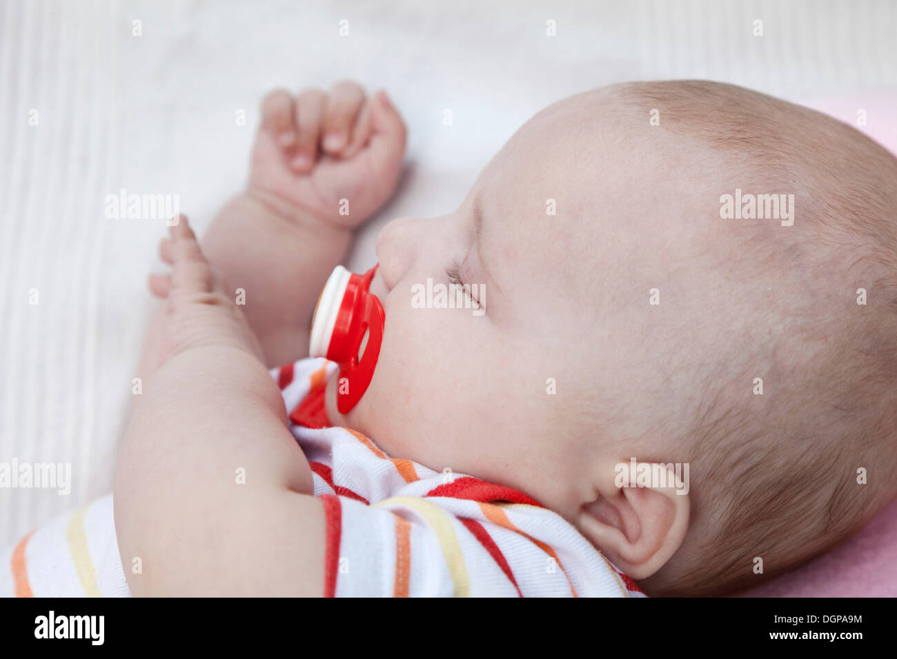 Chupete de bebés fotografías e imágenes de alta resolución - Página 4 -  Alamy