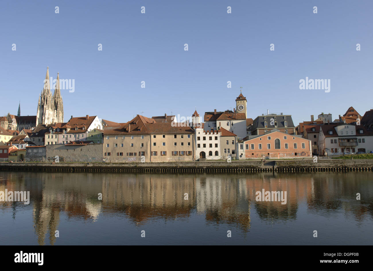 El horizonte de la ciudad alemana de Regensburg Foto de stock