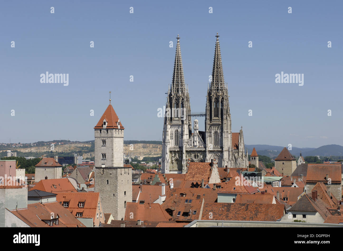 El horizonte de la ciudad alemana de Regensburg Foto de stock