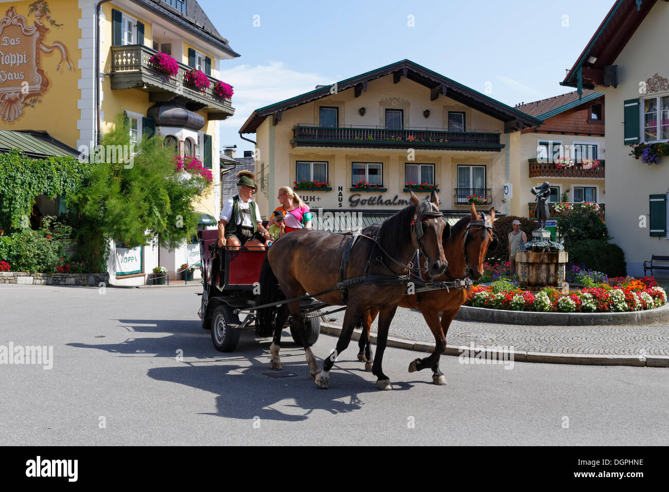 Fiacre, calesa, Sankt Gilgen, Salzkammergut, Estado de Salzburgo, Austria Foto de stock