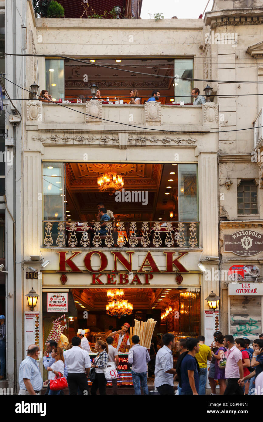 Konak Kebap kebab restaurante, Istiklal Caddesi o independencia Road, Beyoğlu, Estambul, la parte europea de Estambul, Provincia Foto de stock