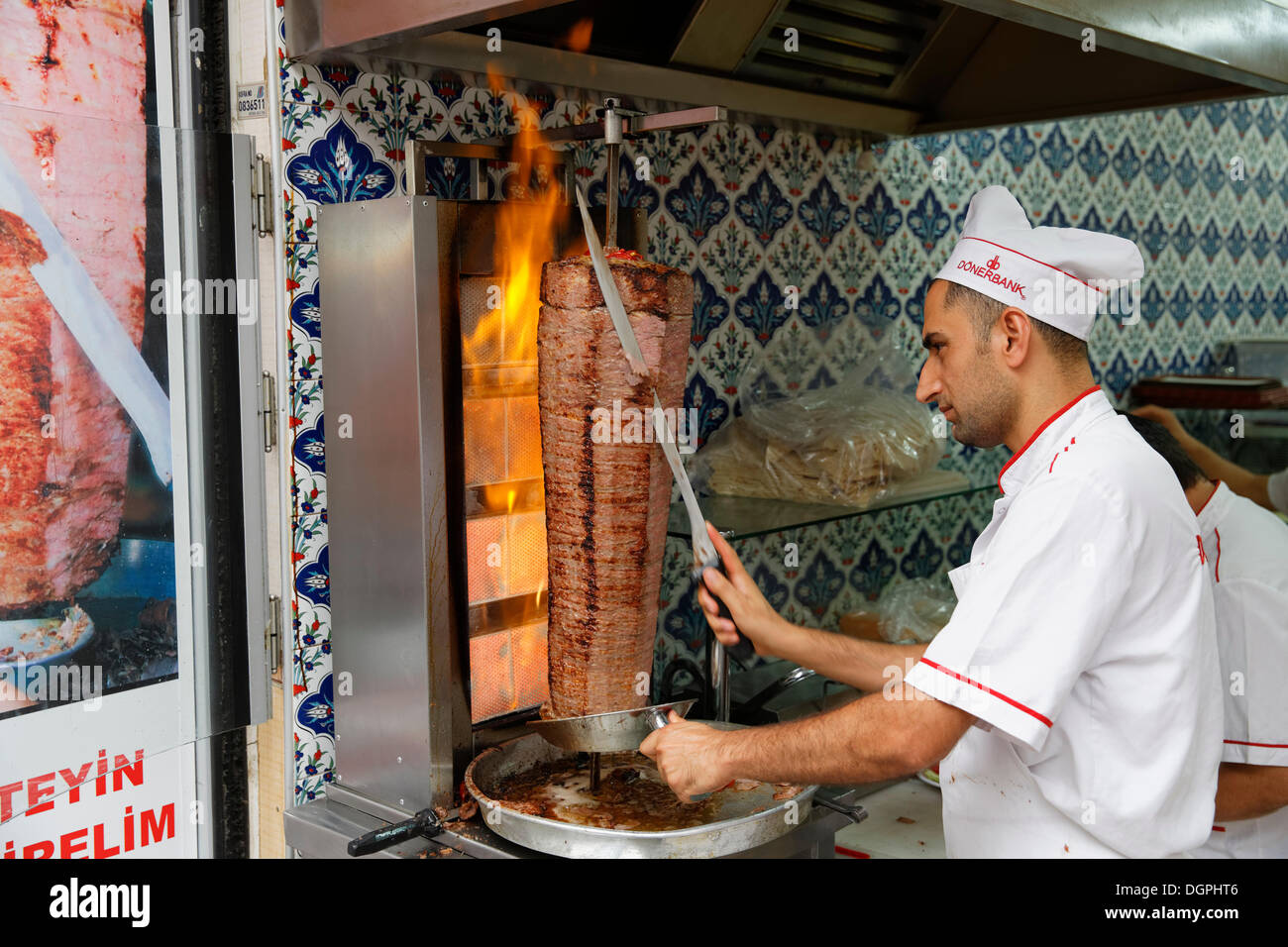 Soporte de kebab, bazar, distrito de Eminönü, Estambul, lado europeo, provincia de Estambul, Turquía, el lado europeo Foto de stock
