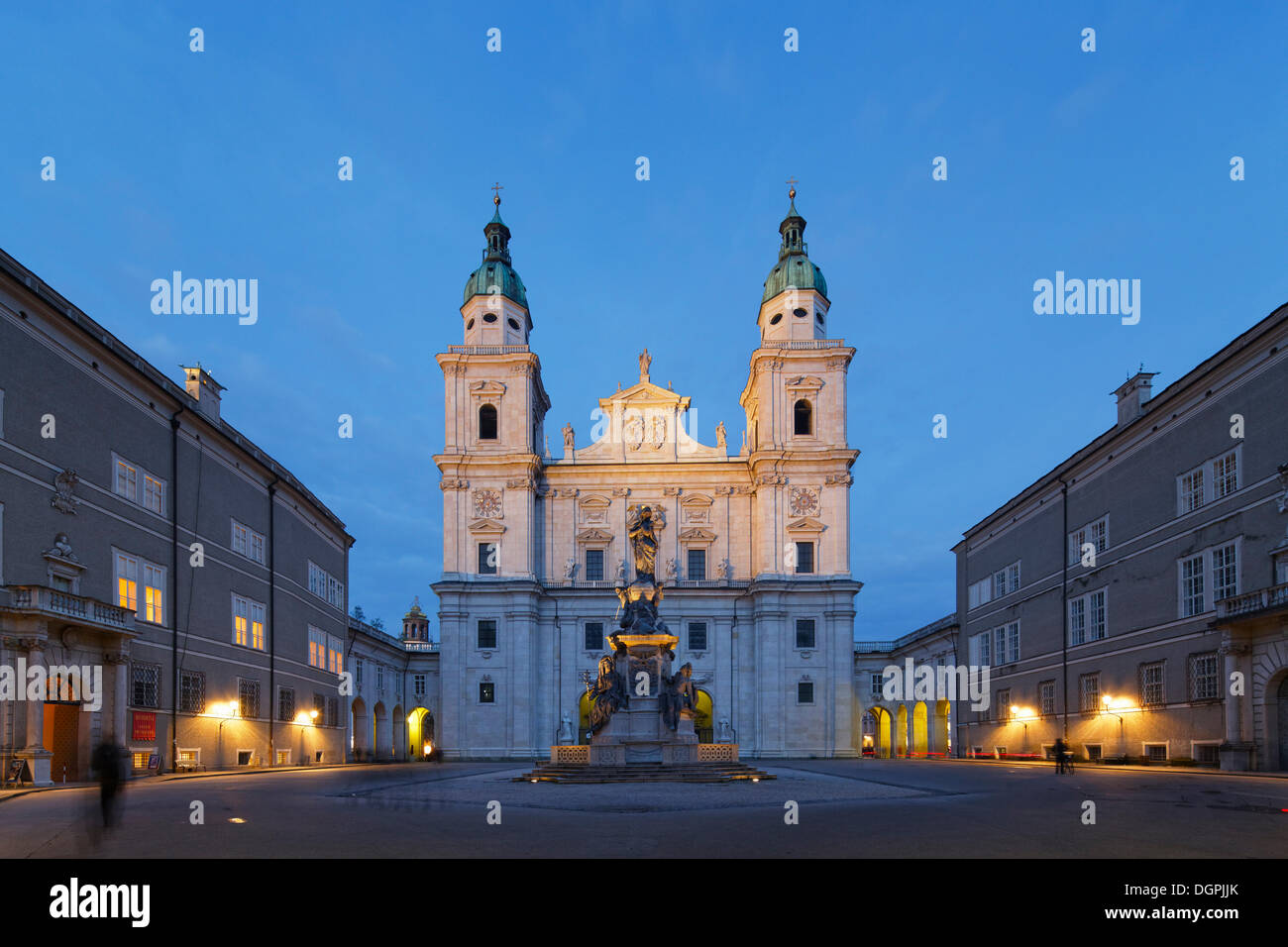 Catedral y la columna mariana, Domplatz, Altstadt, Salzburg, Salzburg, Austria Foto de stock