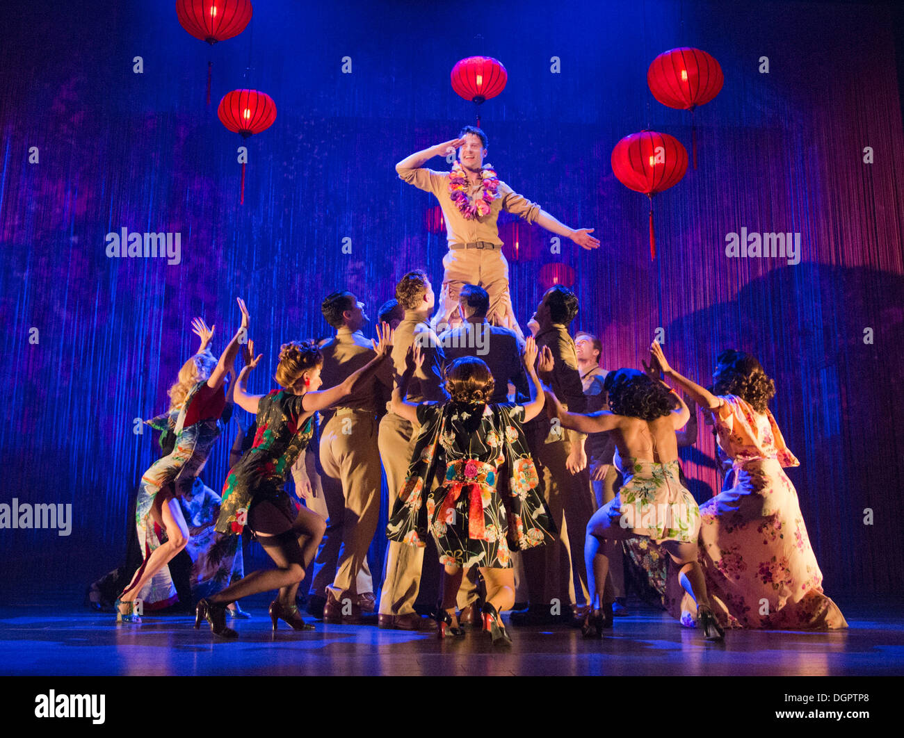 Musical 'de aquí a la eternidad' abre en el Shaftesbury Theatre, Londres Foto de stock