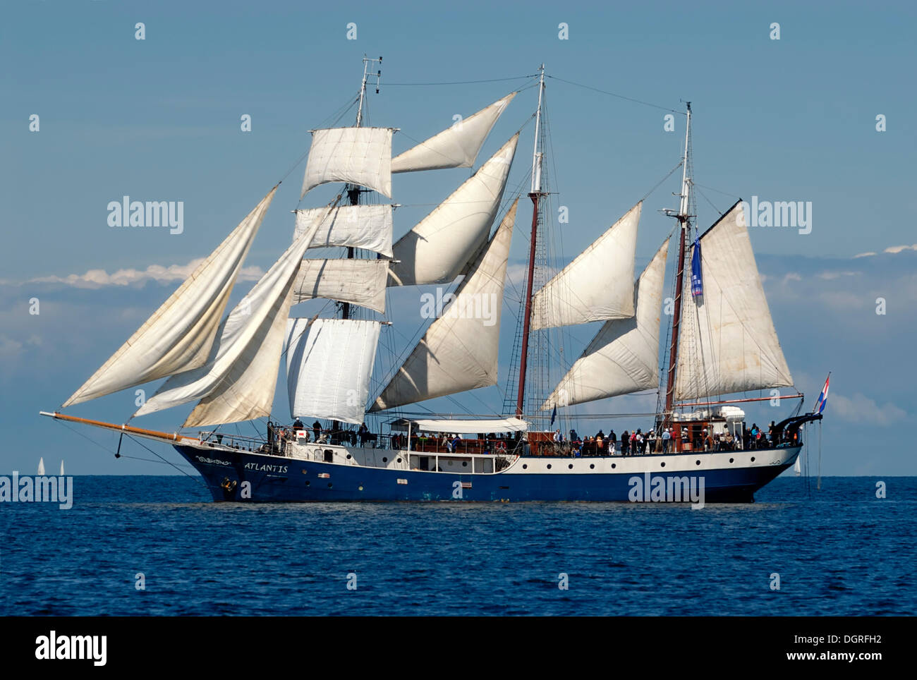 Completamente aparejados la goleta de tres mástiles, Atlantis, tradicional barco, Tall Ship, la Semana de Kiel 2010, el fiordo de Kiel, Schleswig-Holstein Foto de stock