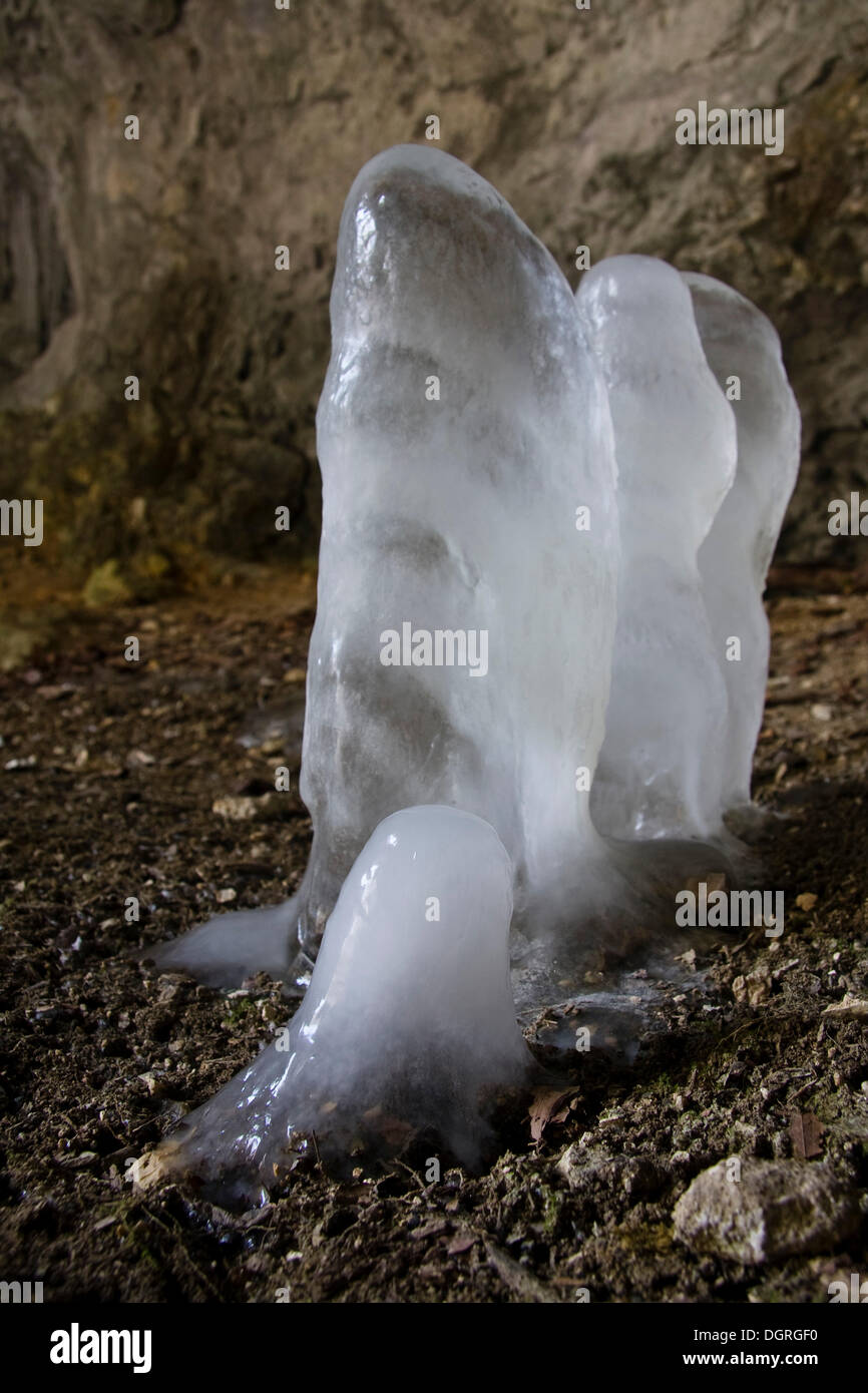 Estalagmitas de hielo, el Valle del Danubio, Superior del distrito de Sigmaringen, Baden-Wuerttemberg Foto de stock