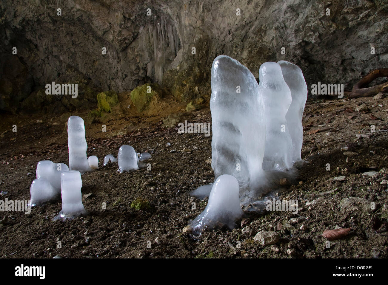 Estalagmitas de hielo, el Valle del Danubio, Superior del distrito de Sigmaringen, Baden-Wuerttemberg Foto de stock