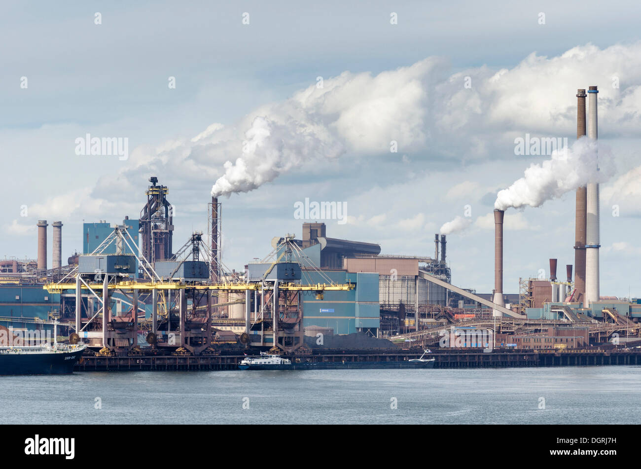 Tata Steel planta sobre la costa del Mar del Norte, cerca de Amsterdam, Holanda Septentrional, en los Países Bajos, Europa Foto de stock