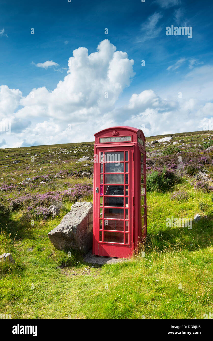 Cuadro telefónico británico en las Highlands escocesas, sierra norte, sierra, Condado de Sutherland, Highland, Escocia Foto de stock