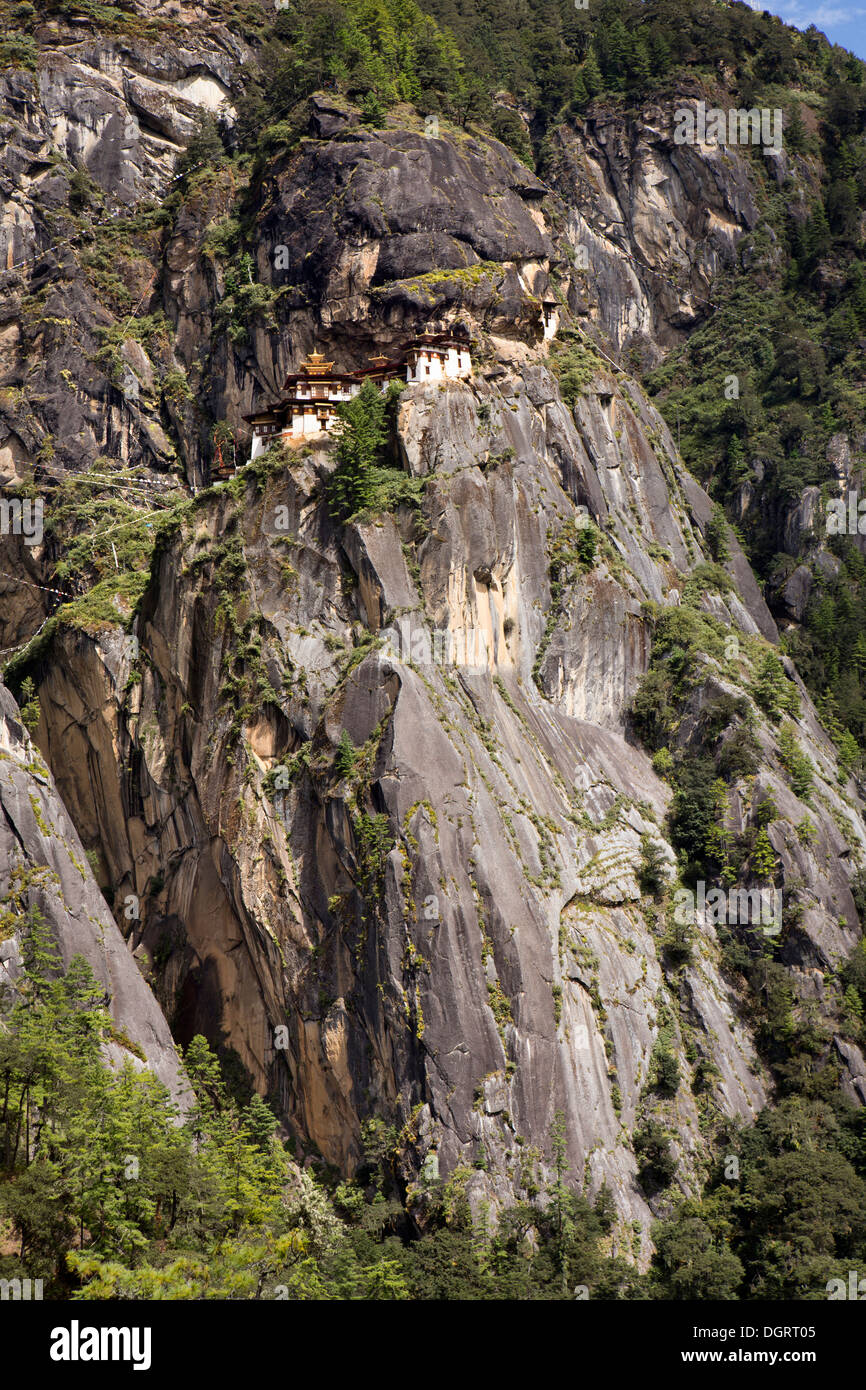 Bhután, Paro valle, Taktsang Lhakang (Tiger's Nest) monasterio aferrado al acantilado Foto de stock