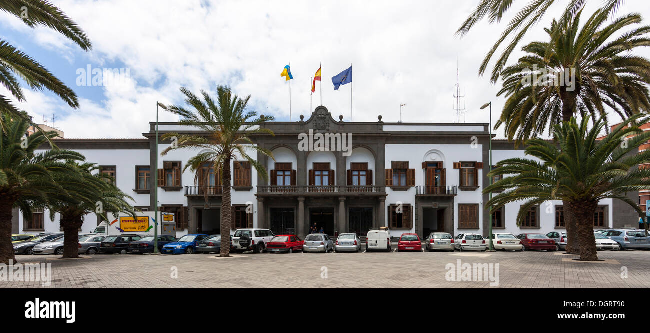 Edificio militar en la Plaza de la Feria, Plaza Las Palmas, Gran Canaria,  Islas Canarias, España, Europa, PublicGround Fotografía de stock - Alamy