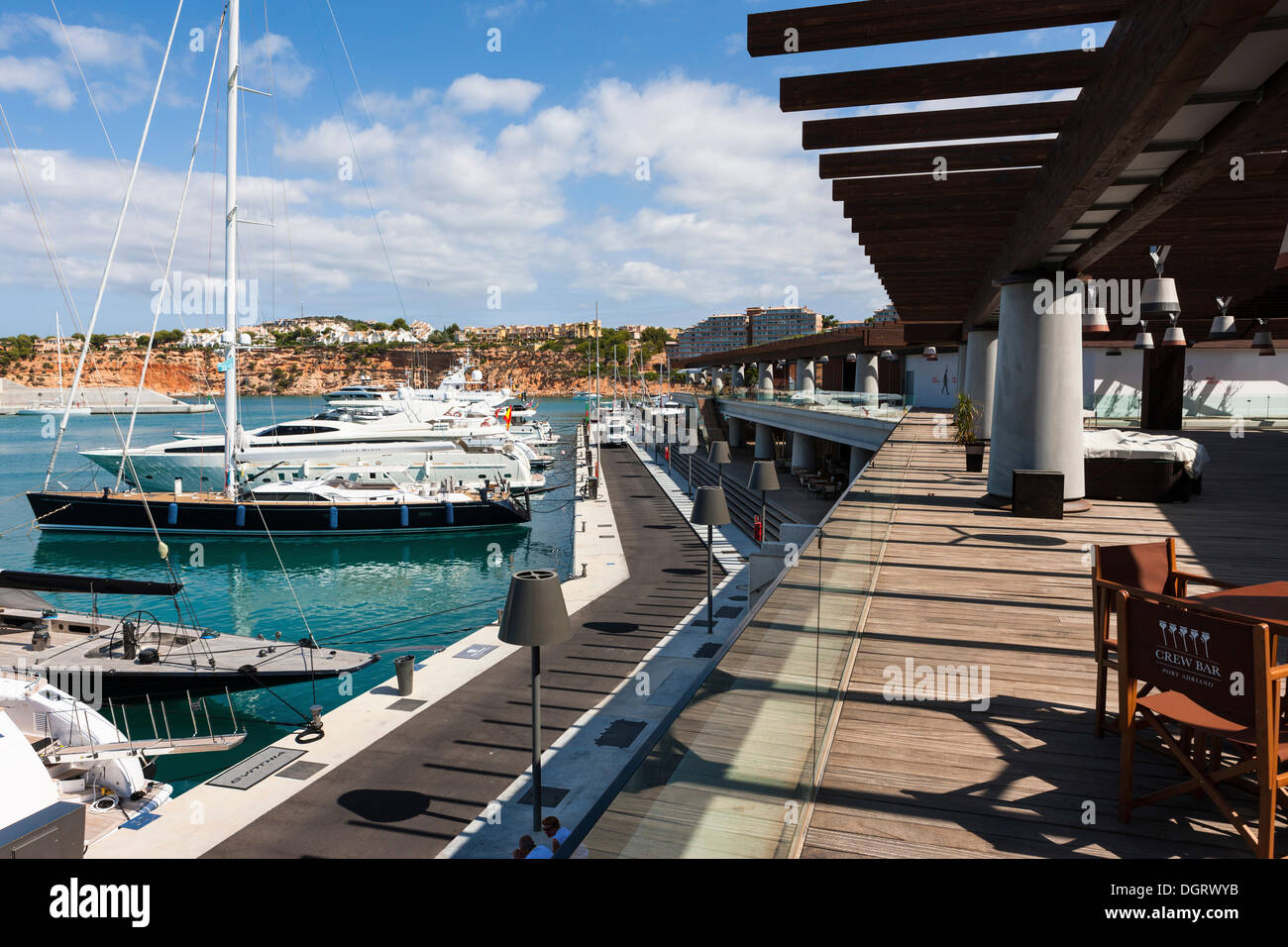 La marina de Port Adriano, diseñado por Philippe Starck, Port Adriano, El  Toro, Mallorca, Islas Baleares Fotografía de stock - Alamy