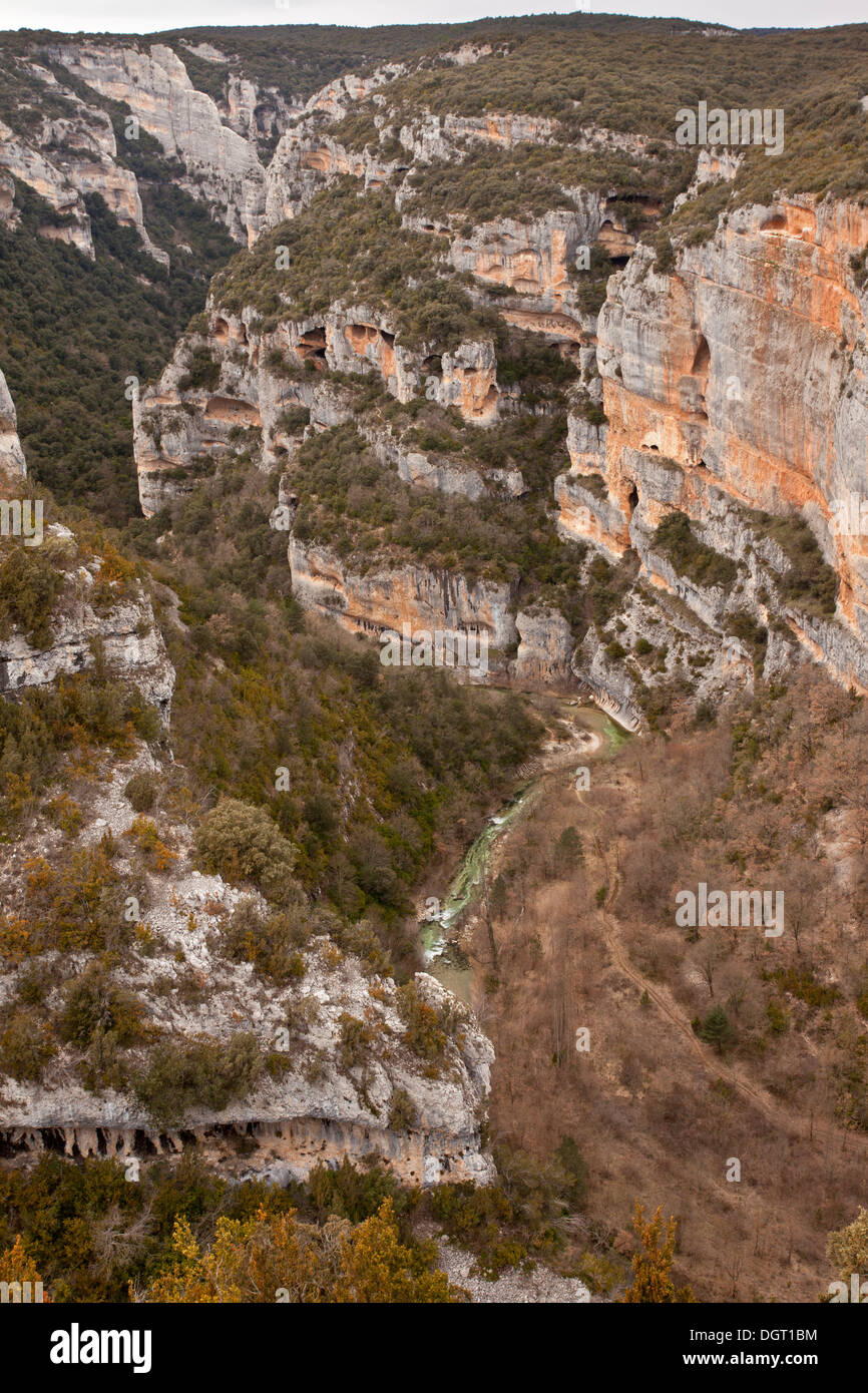 El Tozal de Mallata gorge y cuevas - famoso por pinturas prehistóricas - Sierra de Guara, España Foto de stock