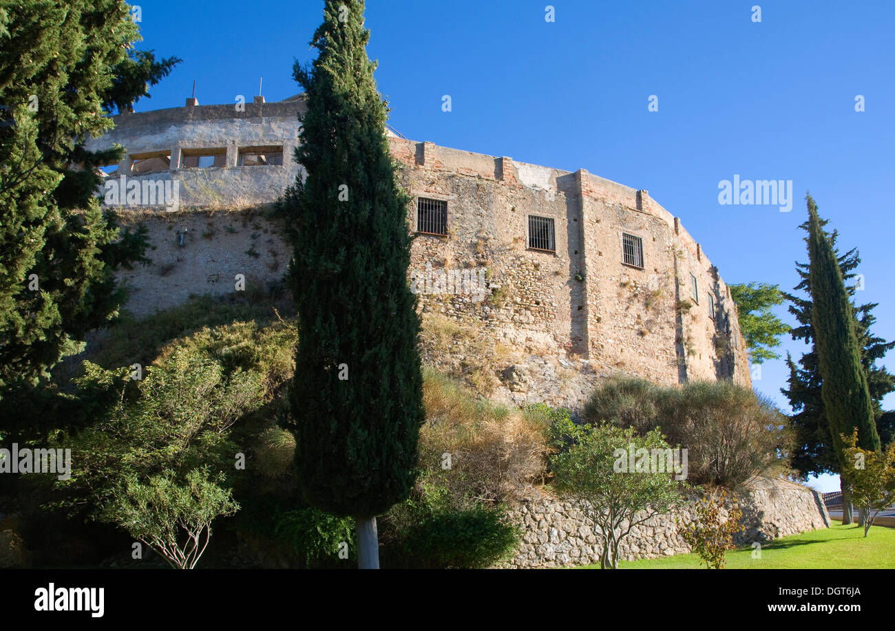 Parte de las antiguas murallas defensivas de la ciudad cuesta las imagenes, Ronda, España Foto de stock