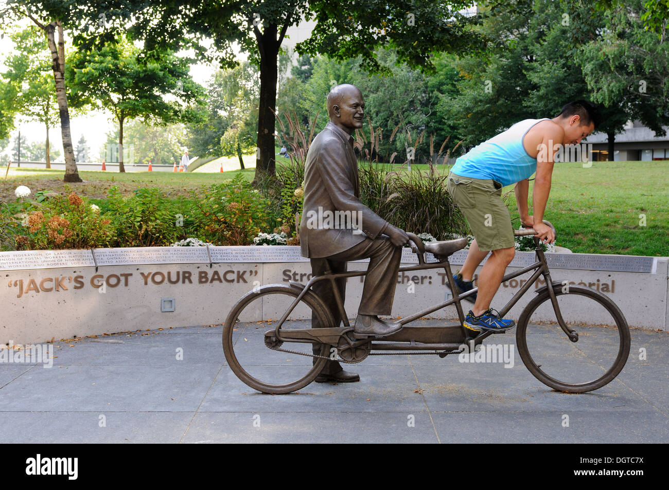 Andar en bicicleta en tándem fotografías e imágenes de alta resolución -  Alamy