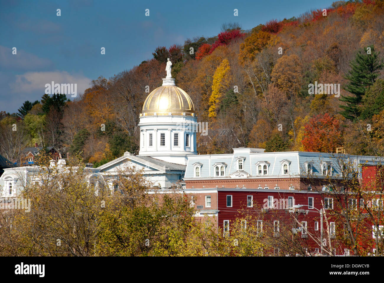 El edificio del Capitolio con una cúpula dorada, Montpelier, Vermont, Nueva Inglaterra, Estados Unidos, América del Norte, América Foto de stock