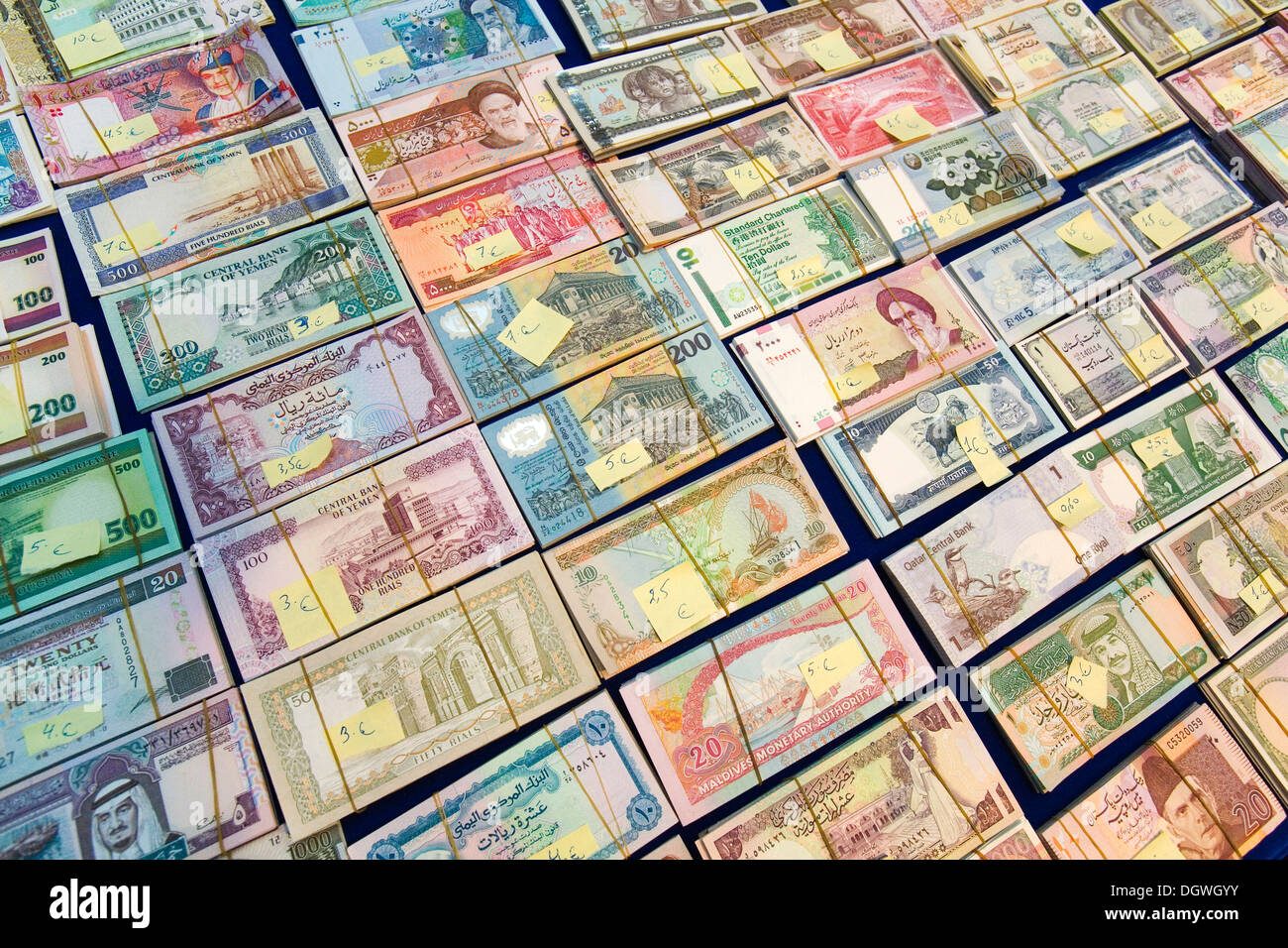 Billetes de Asia en el establo de un distribuidor de moneda, World Money Fair '07, la moneda más grande del mundo, justo en el Centro de Convenciones Estrel Foto de stock