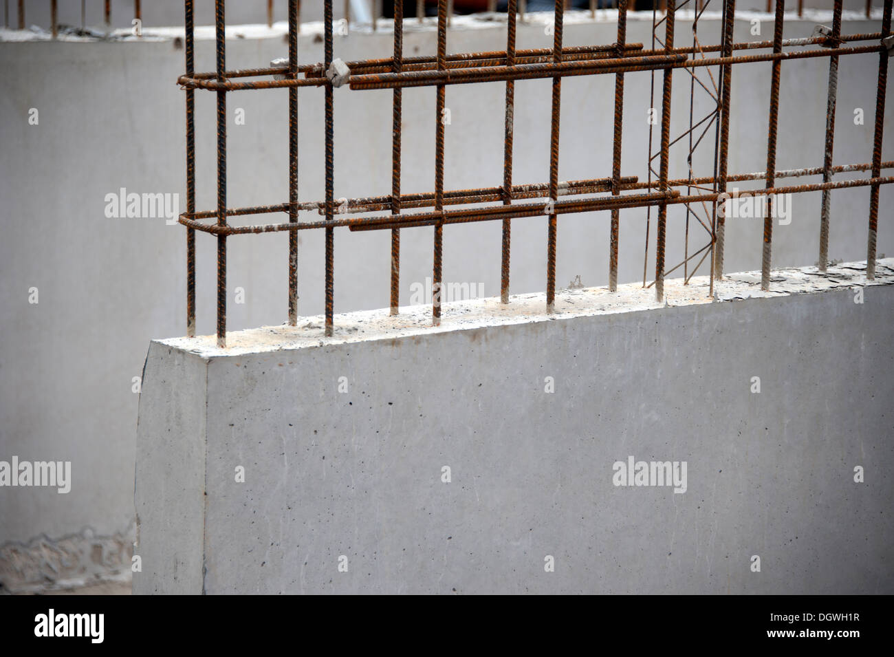 Reinforced concrete wall fotografías e imágenes de alta resolución - Alamy