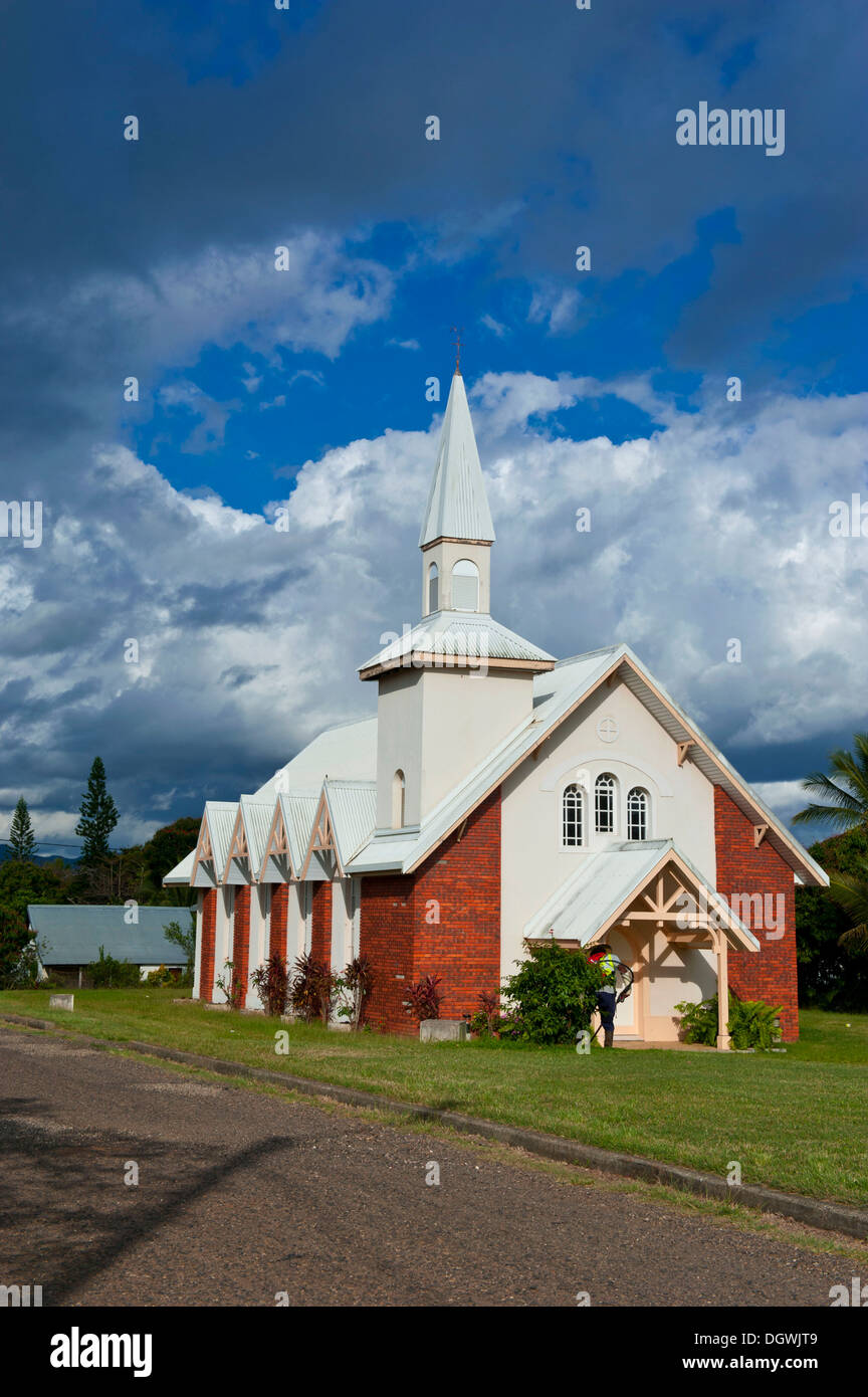 Pequeña iglesia, Grande Terre, Nueva Caledonia, Francia Foto de stock