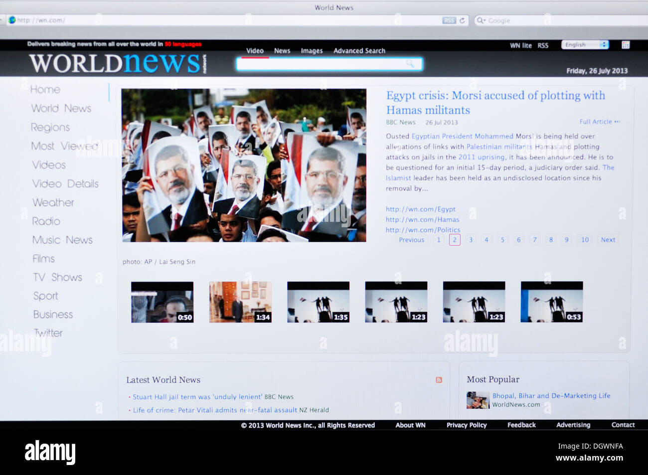 Sitio de noticias de todo el mundo en la pantalla de ordenador Foto de stock