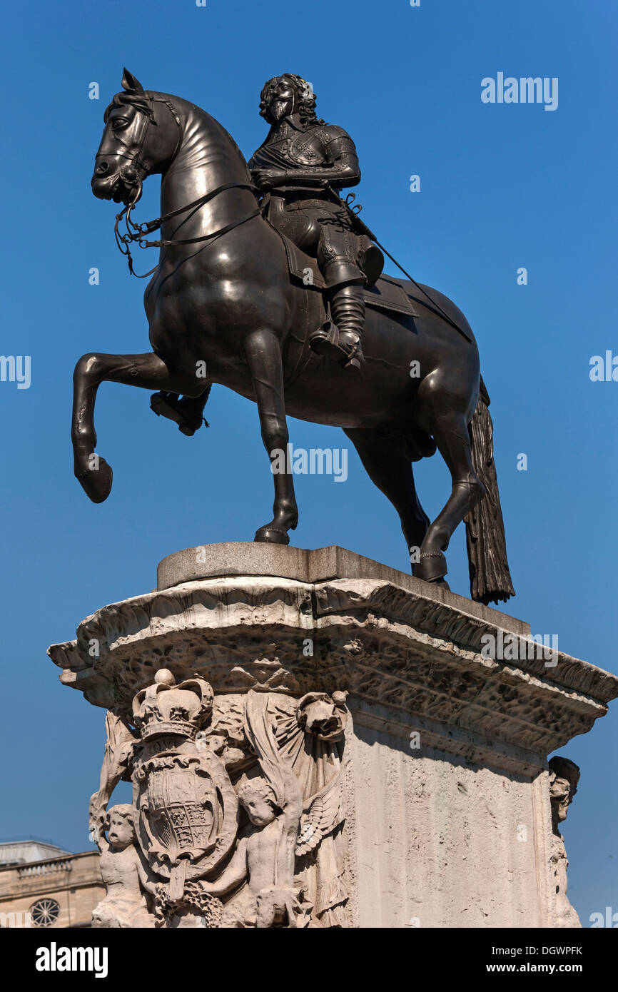 El rey George IV estatua ecuestre en Trafalgar Square, Londres, Inglaterra, Reino Unido, Europa Foto de stock